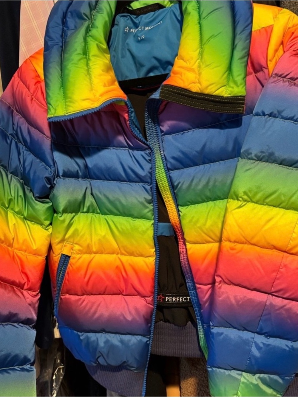 PERFECT MOMENT SKI JACKET - QUEENIE MERINO WOOL-TRIMMED
STRIPED DOWN RAINBOW - Picture 2 of 4